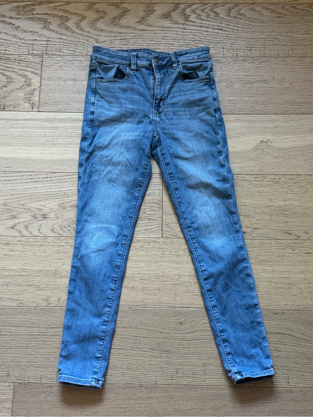 American Eagle Super Hi-Rise Jegging Crop Jeans Size 6 Long Medium Wash